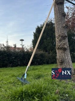 Synx Tools Verticuteerhark Verzinkt - Gazonbeluchters - Verticuteer / Harken - Bodembewerkers - Tuinartikelen / Tuingereedschap - Inclusief Steel 160cm 9 Synx Tools Verticuteerhark Verzinkt - Gazonbeluchters - Verticuteer / Harken - Bodembewerkers - Tuinartikelen / Tuingereedschap - Inclusief Steel 160cm -Tuin Schoonmaak 899x1200 5
