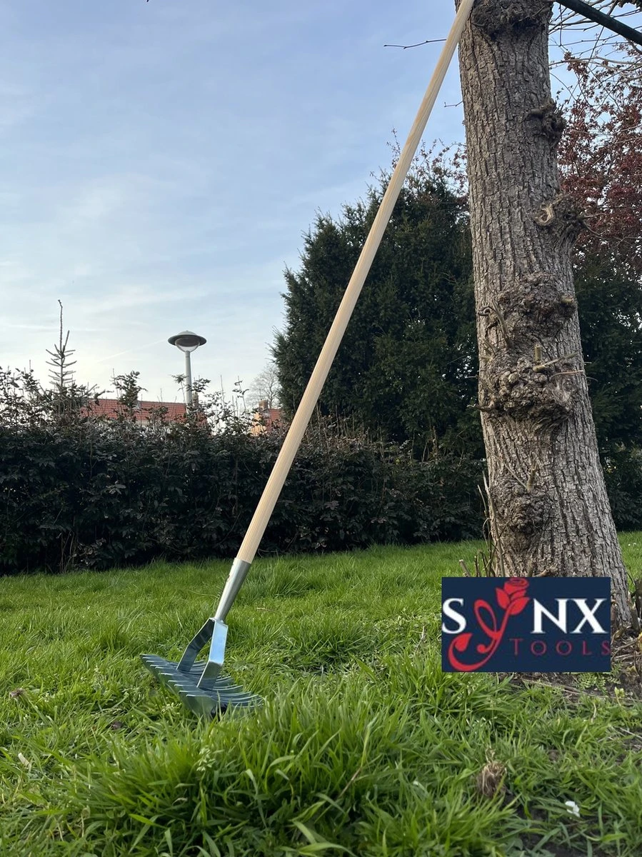 Synx Tools Verticuteerhark Verzinkt - Gazonbeluchters - Verticuteer / Harken - Bodembewerkers - Tuinartikelen / Tuingereedschap - Inclusief Steel 160cm 4 Synx Tools Verticuteerhark Verzinkt - Gazonbeluchters - Verticuteer / Harken - Bodembewerkers - Tuinartikelen / Tuingereedschap - Inclusief Steel 160cm - Afbeelding 4